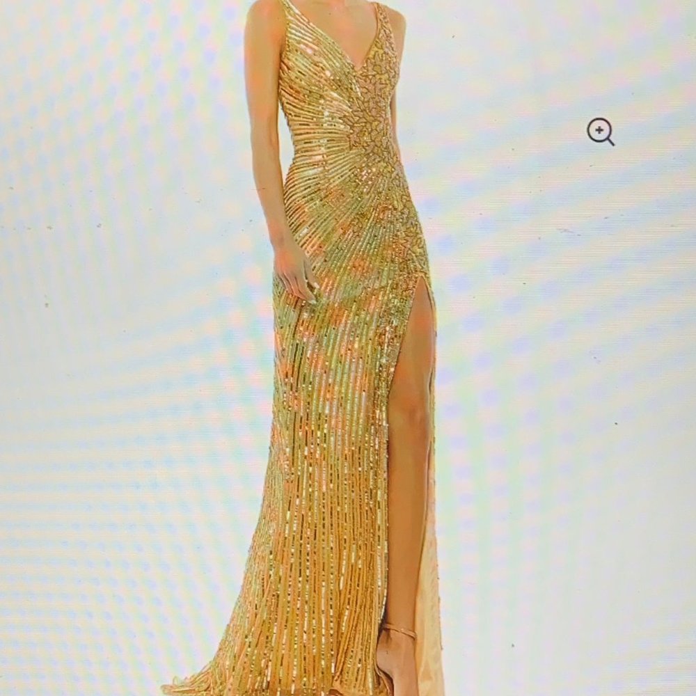 NWT - BEADED FLORAL SLEEVELESS GOWN GOLD MAC DUGGAL Style 5473